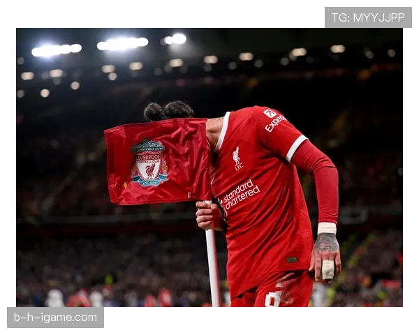 莱万多夫斯基巅峰时刻回顾：传奇进球与辉煌成就闪耀足坛